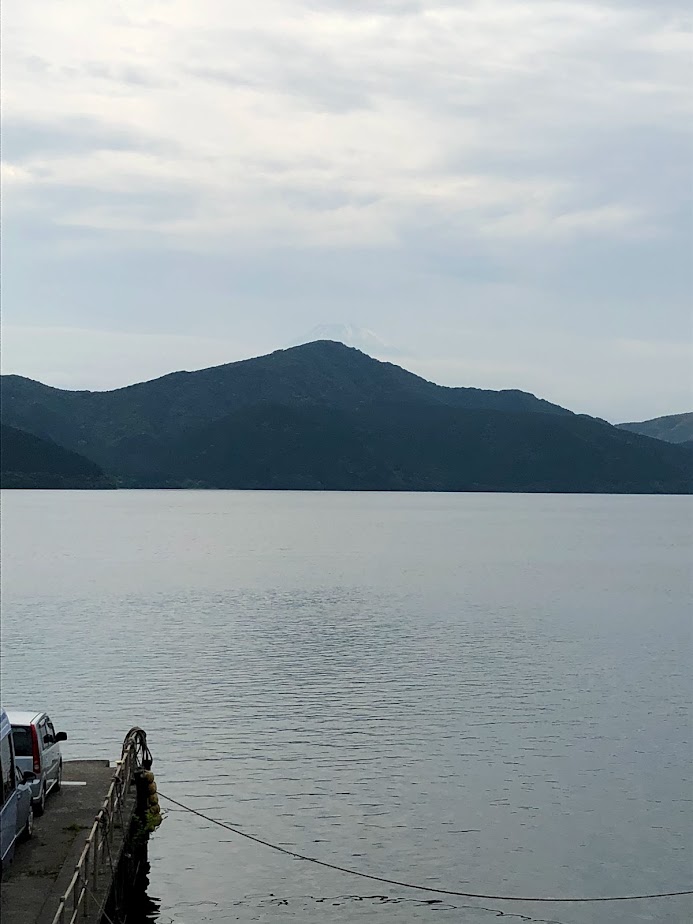Picture of Lake Ashi and Mount Fuji in the backgound.