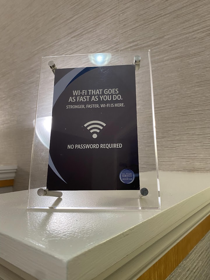 WIFI availability sign in the Delta Sky Club in Orlando