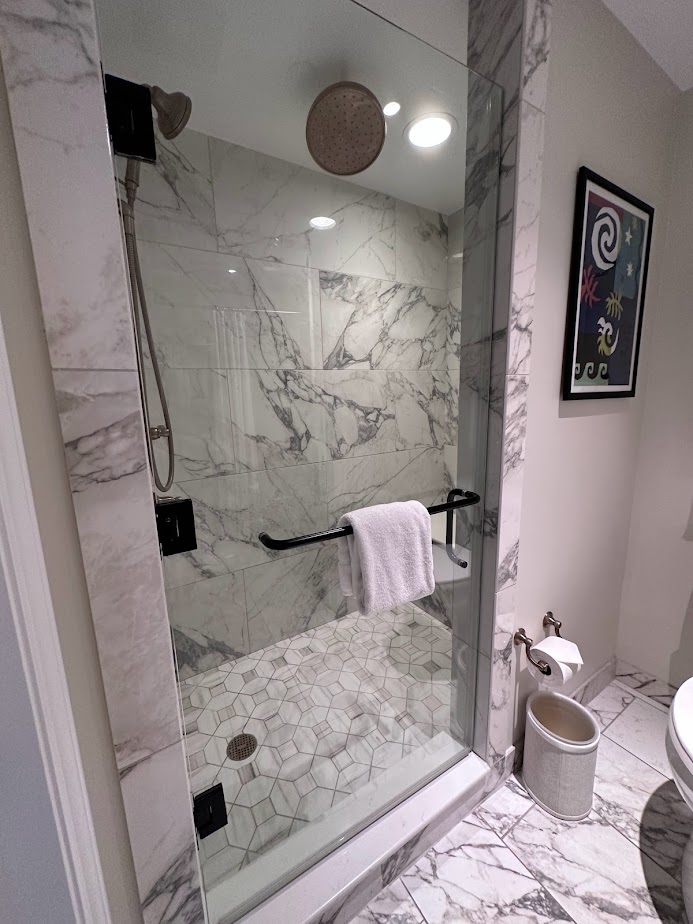 Disney’s Riviera Resort Deluxe Studio bathroom